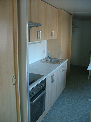 Küchenbereich des Wohncontainers.